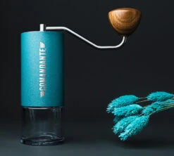 Moulin à Café COMANDANTE C40 MK4 Nitro Blade Alpine Lagoon -Café Soldes Boutique comandante alpine lagoon 2