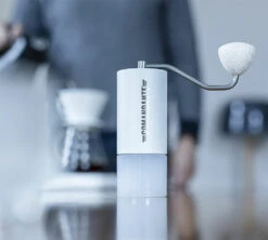 Moulin à Café Manuel COMANDANTE C40 MK4 Nitro Blade Snow White -Café Soldes Boutique comandante snow 3