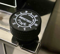 Moulin Expresso EUREKA Mignon Specialità Silent Range Rouge Ferrari Chrome -Café Soldes Boutique eureka mignon specialita setting 6