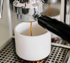 Tasse à Cappuccino - Monty Milk Art Blanc Mat 19 Cl - FELLOW -Café Soldes Boutique lifestyle2 1