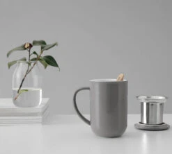 Mug Minima Wool Grey 50 Cl Avec Infuseur Inox - VIVA SCANDINAVIA -Café Soldes Boutique minima grey lifestyle2