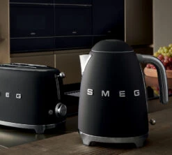 Bouilloire SMEG KLF03BLMEU Noir Mat - 1.7L + Offre Cadeau 13 Bouilloire SMEG KLF03BLMEU Noir Mat - 1.7L + Offre Cadeau -Café Soldes Boutique nm