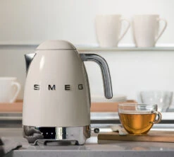 Bouilloire KLF04CREU Température Réglable Crème 1,7 L + Offre Cadeau - SMEG 9 Bouilloire KLF04CREU Température Réglable Crème 1,7 L + Offre Cadeau - SMEG -Café Soldes Boutique smeg creme bouilloire