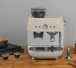 Machine Expresso SMEG EGF03CREU Crème Années 50 Avec Moulin Intégré 11 Machine Expresso SMEG EGF03CREU Crème Années 50 Avec Moulin Intégré -Café Soldes Boutique smeg egf03 creme 5