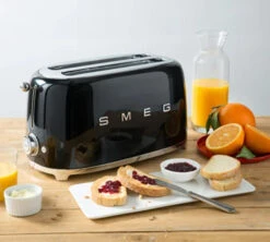Set Petit-Déjeuner (Toaster - Machine Expresso - Bouilloire) Noir - SMEG -Café Soldes Boutique smeg noir 2 tranches 2